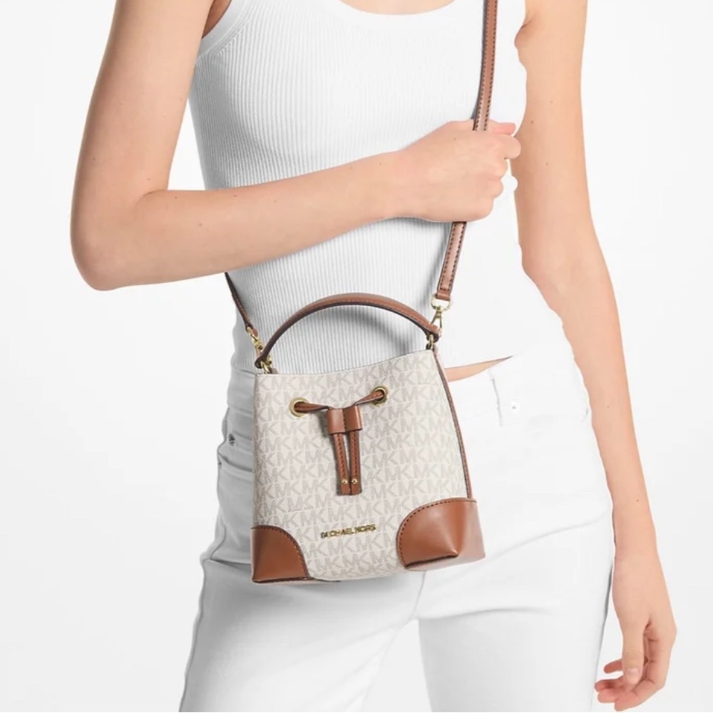 Michael Kors MINI Mercer Small Logo Bucket Bag in Vanilla NWT